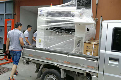 嘉兴客户SMT设备专车送货，货到上门安装调试