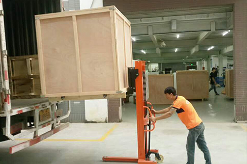 宣城客户SMT设备专车送货，货到上门安装调试