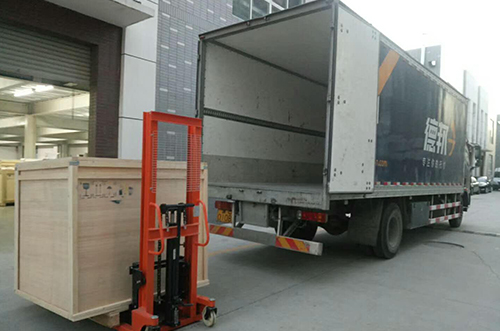 池州客户SMT设备专车送货，货到上门安装调试