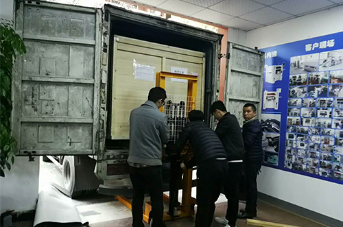 蚌埠客户SMT设备专车送货，货到上门安装调试