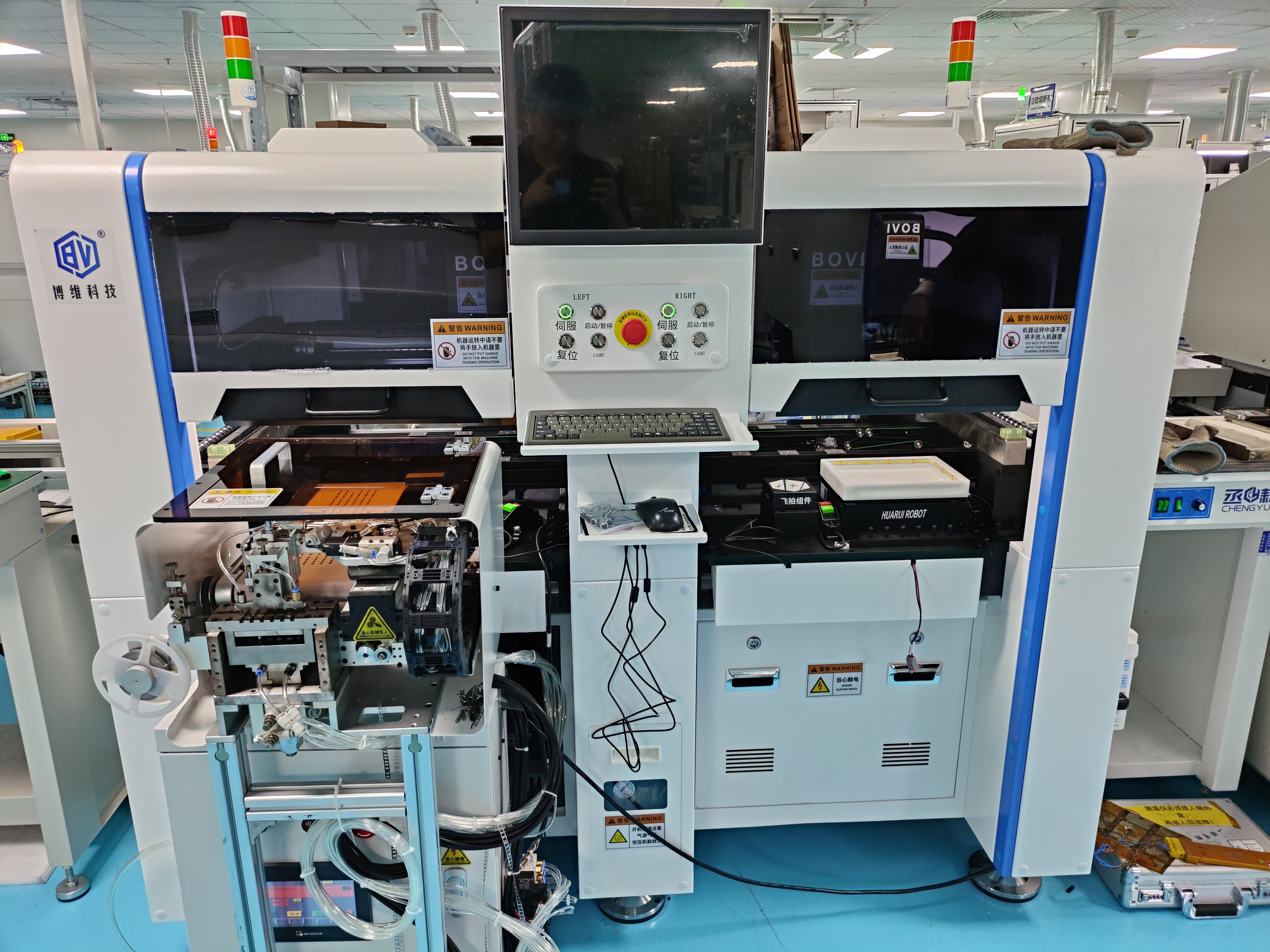 我们的设备矩阵覆盖裁切机自动送料