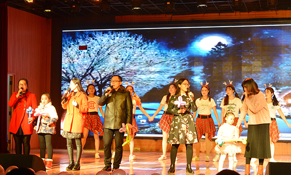 公司举办“East or west,home is the best” 2018新年盛典