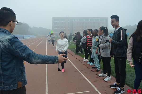 公司开展2016年秋季运动会暨女生月趣味运动会