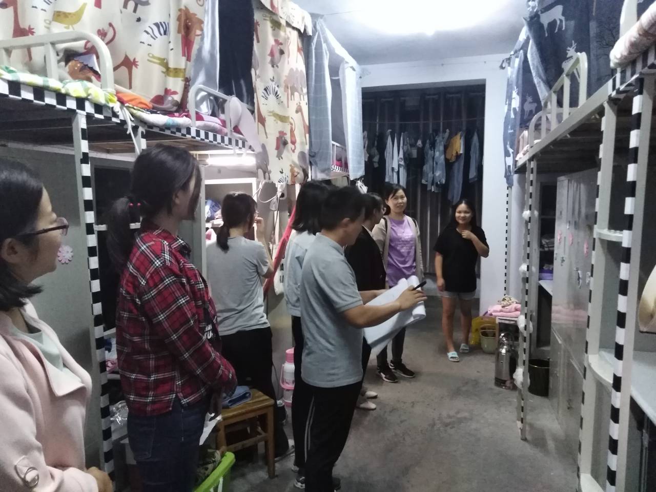 说明: C:\Users\梁书荣\Desktop\外国语行政\宣传处\外国语新闻\20190926 员工宿舍检查\QQ图片20190926105704.jpg