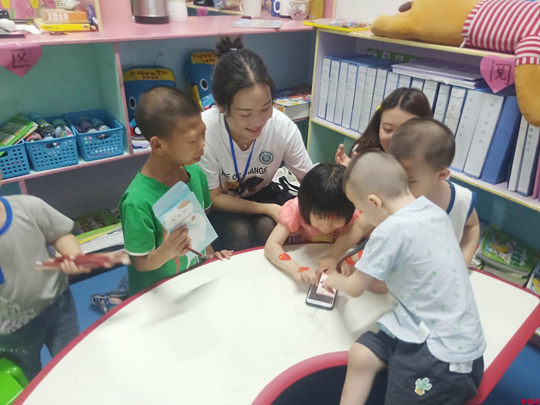 球速体育暑期“三下乡”:“彩虹人生,助力未来”专项行动团走进信阳儿童福利院