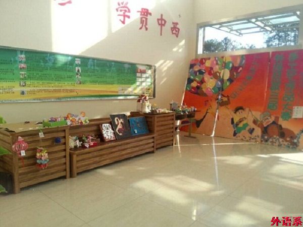 外语系举办“绿色生活,节能环保”手工艺作品大赛
