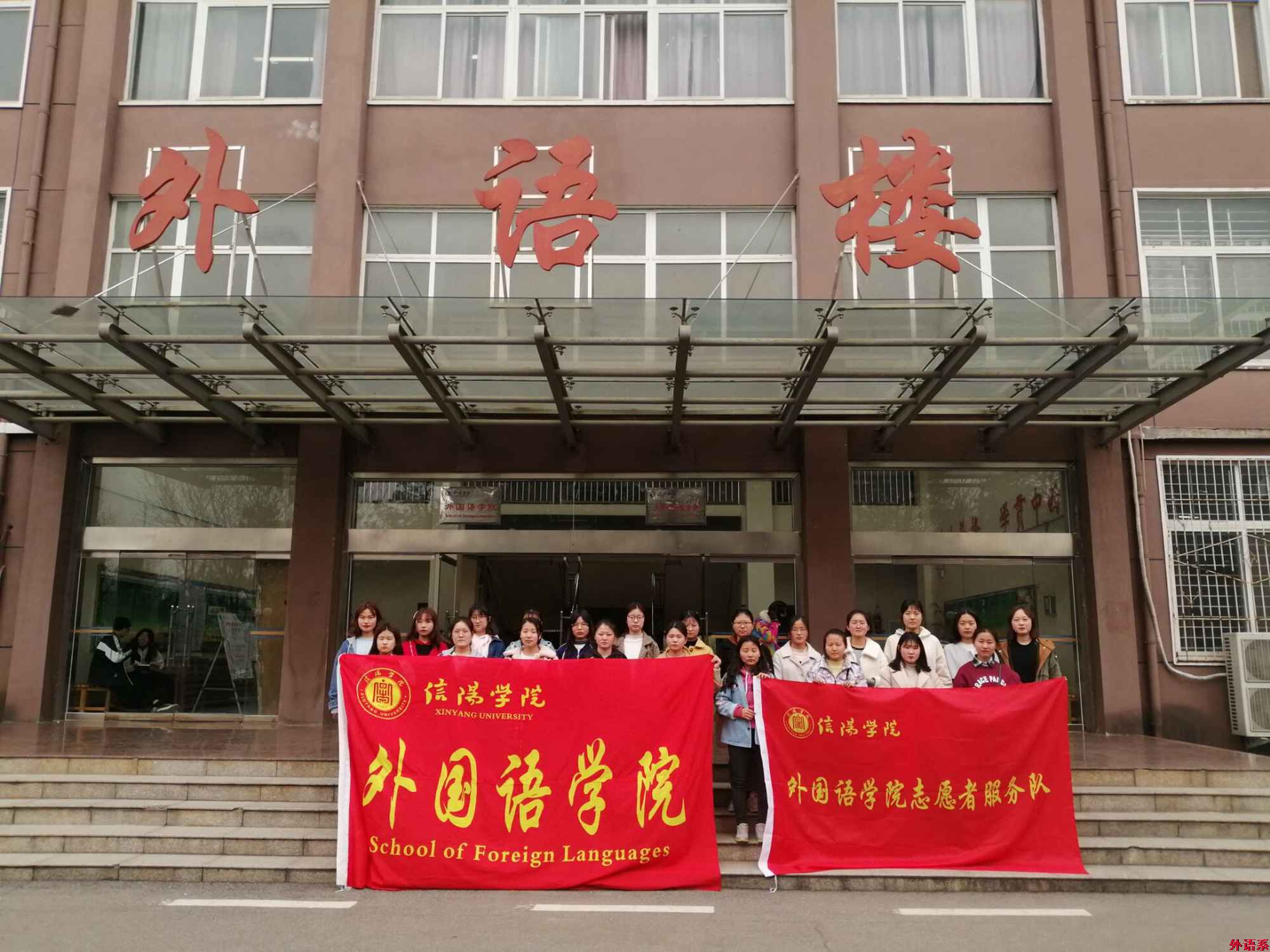 公司开展 “清洁教室 美化课堂”志愿服务活动