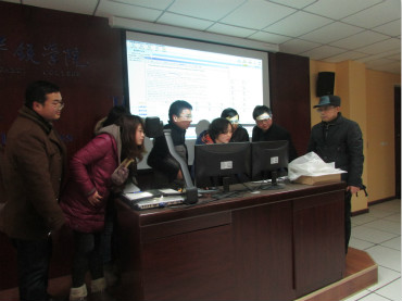 外语系组织举行同声传译实验室教师操作培训