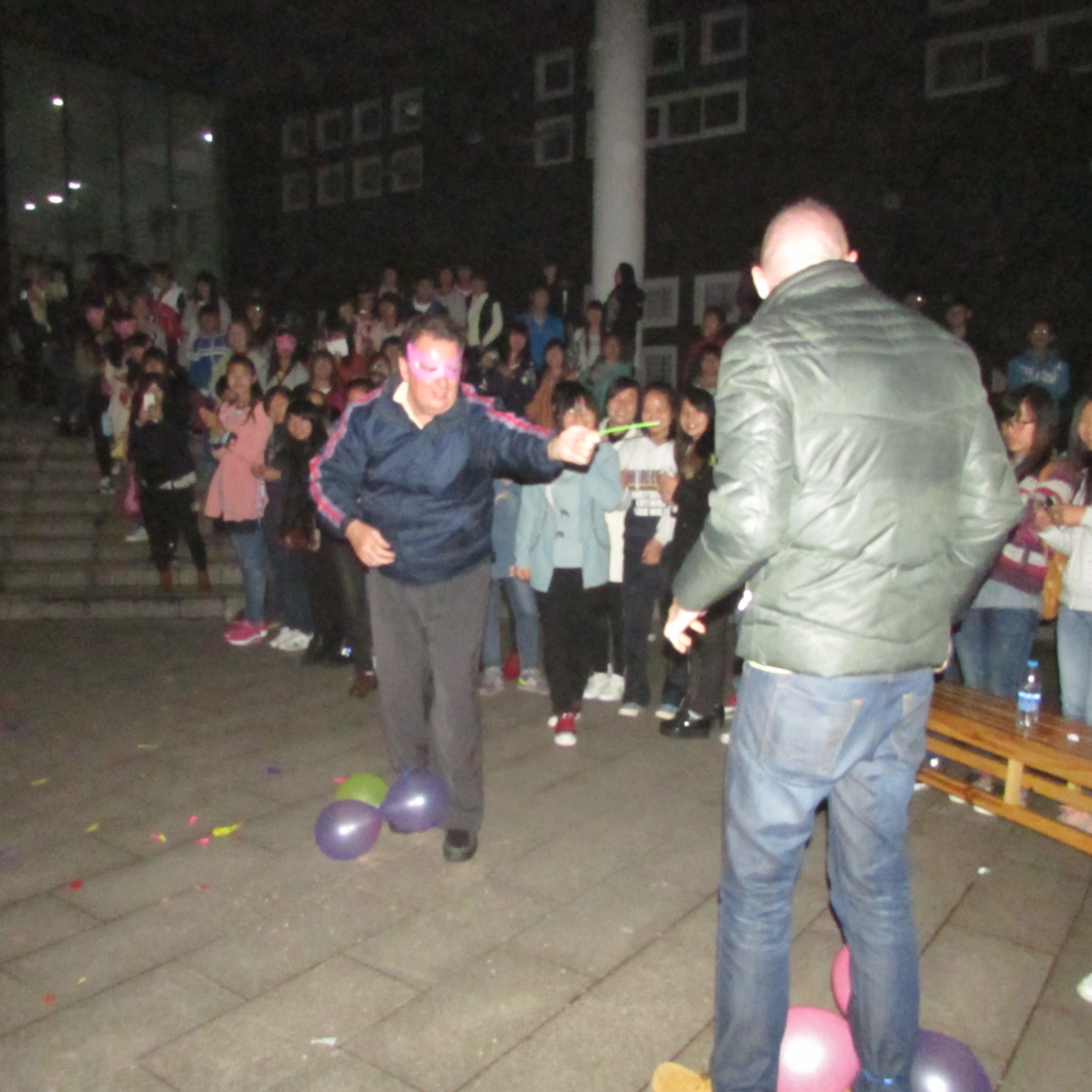 外语系师生与外教齐嗨万圣节