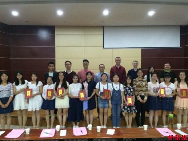 球速体育第七届“挑战麦克风”疯狂主持秀成功举办