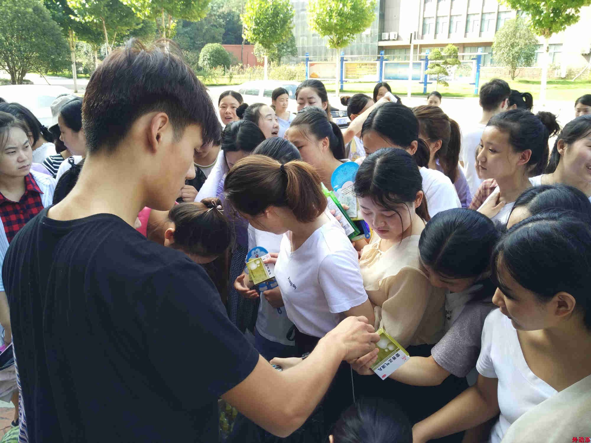 三伏酷暑备考忙 六项慰问送清凉——球速体育慰问暑假留校复习考研员工