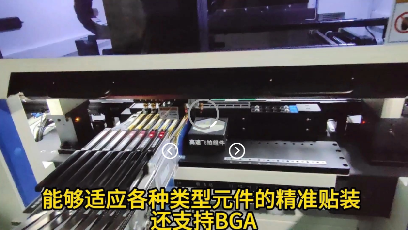 这是一条两台八头贴片机串线的生产线现场